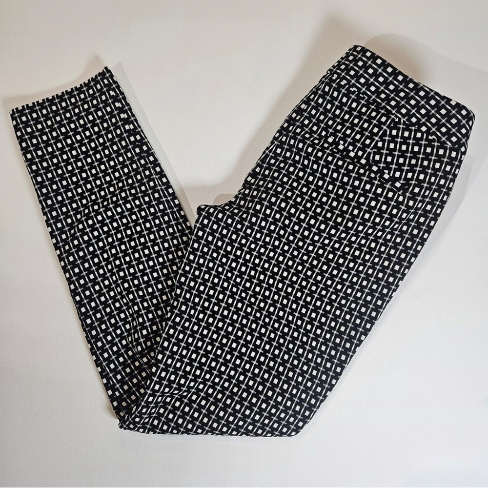FULL OUTFIT -- Pants with Sleeveless Top and Earrings - Picture 3 of 14